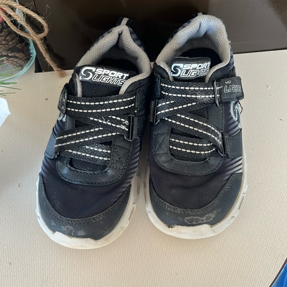 SKECHERS size 11